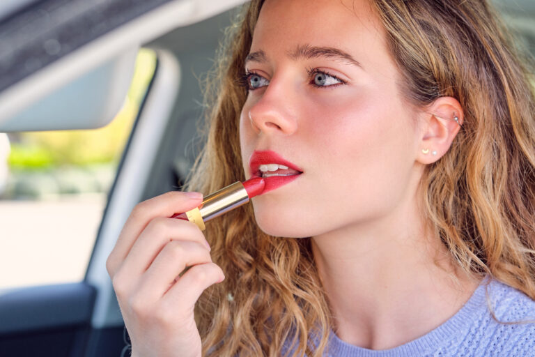 How to Choose the Right Lipstick?